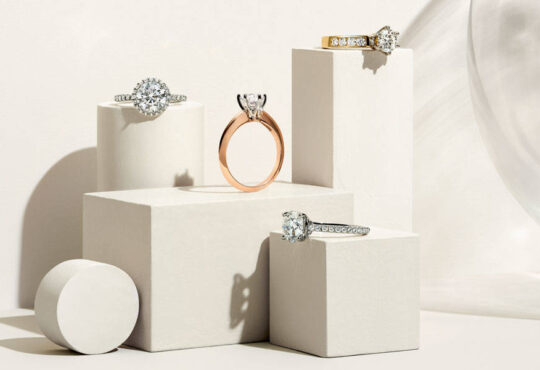 The Difference Between Handmade and Machine-Made Jewellery